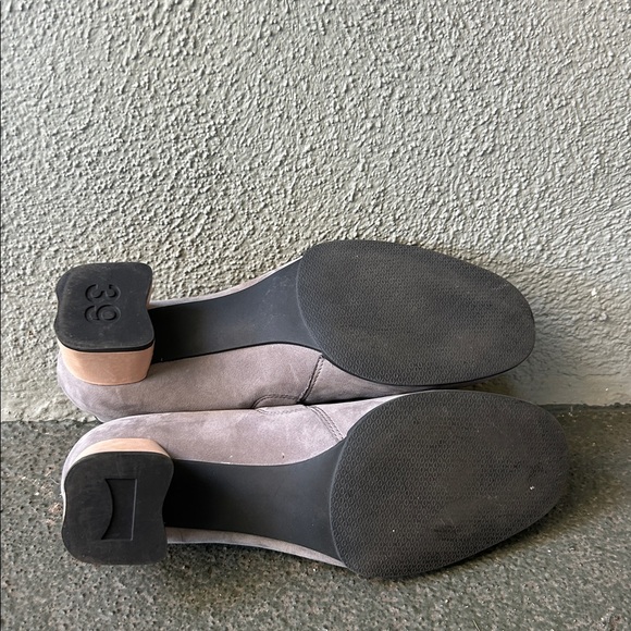 Camper Kara Grey and Cream Block Heel Pump Sz 39 Business Casual Office Suede - Picture 8 of 9